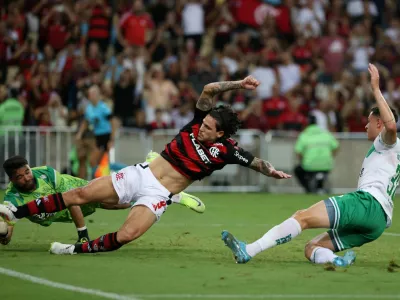 Soccer Football - Brasileiro Championship - Flamengo v Juventude - Estadio Maracana, Rio de Janeiro, Brazil - April 16, 2025 Flamengo's Pedro scores their sixth goal REUTERS/Sergio Moraes