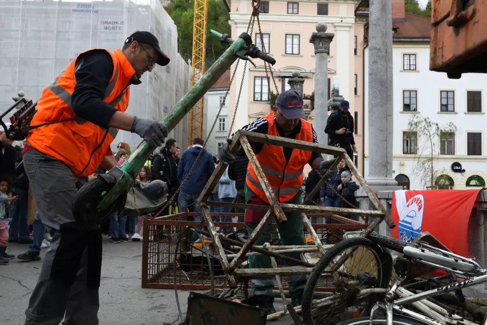 19.04.2025. Tradicionalno čiščenje Ljubljanice. Foto: Bojan Velikonja 