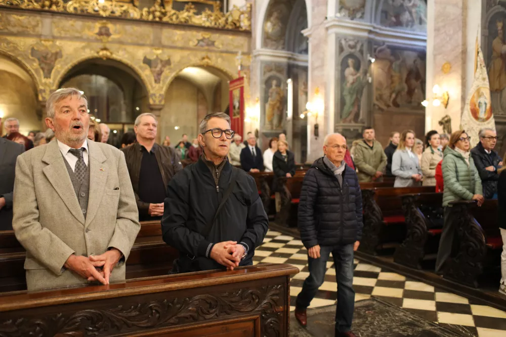 20.04.2025. Vstajenjska maša v cerkvi Sv. Nikolaja v Ljubljani, ki jo je vodil nadškof Stanislav Zore. Foto: Bojan Velikonja