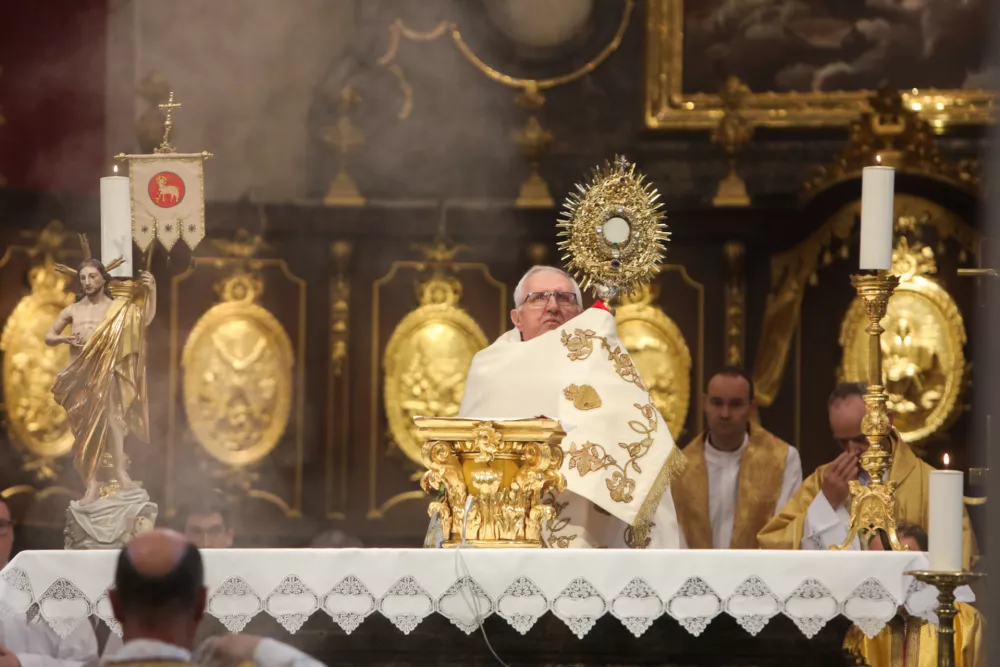 20.04.2025. Vstajenjska maša v cerkvi Sv. Nikolaja v Ljubljani, ki jo je vodil nadškof Stanislav Zore. Foto: Bojan Velikonja