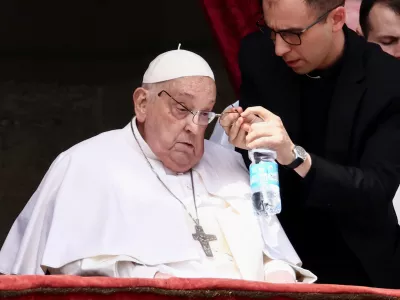 Pope Francis appears on a balcony on the day of the "Urbi et Orbi" (to the city and to the world) message, at St. Peter's Square, on Easter Sunday, in the Vatican, April 20, 2025. REUTERS/Yara Nardi