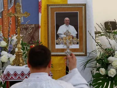 Od njega so se poslovili v številnih cerkvah. / Foto: Reuters