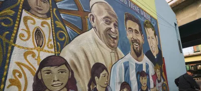 The late Pope Francis is depicted on a mural alongside soccer player Lionel Messi at the Carlos Mugica neighborhood in Buenos Aires, Argentina, Monday, April 21, 2025. (AP Photo/Rodrigo Abd) / Foto: Rodrigo Abd