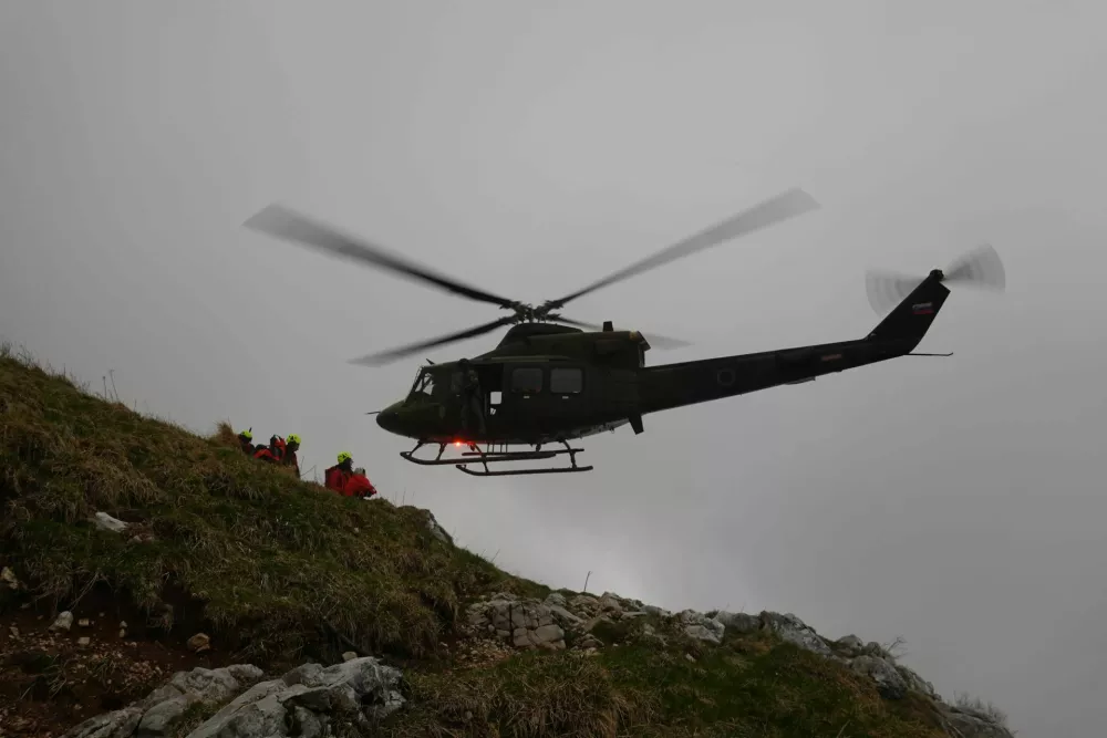 GRS Tolmin - reševanje obnemoglih planincev na Krnu
