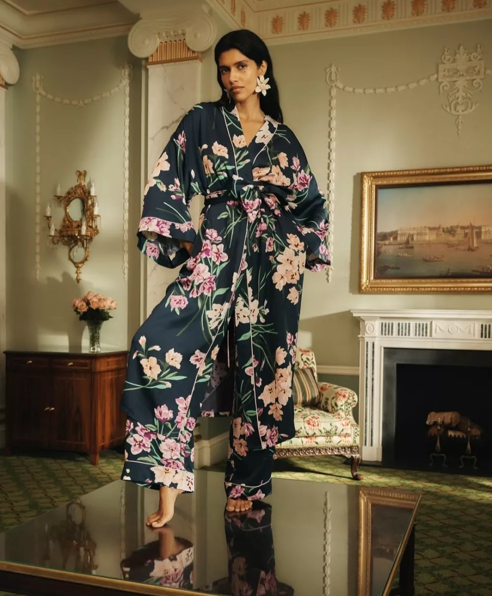 Dnevno pižamo znamke M&amp;S, za katero je treba odšteti nekaj več kot 60 evrov, lahko oblečete tudi za v službo. Foto: IG/OVN