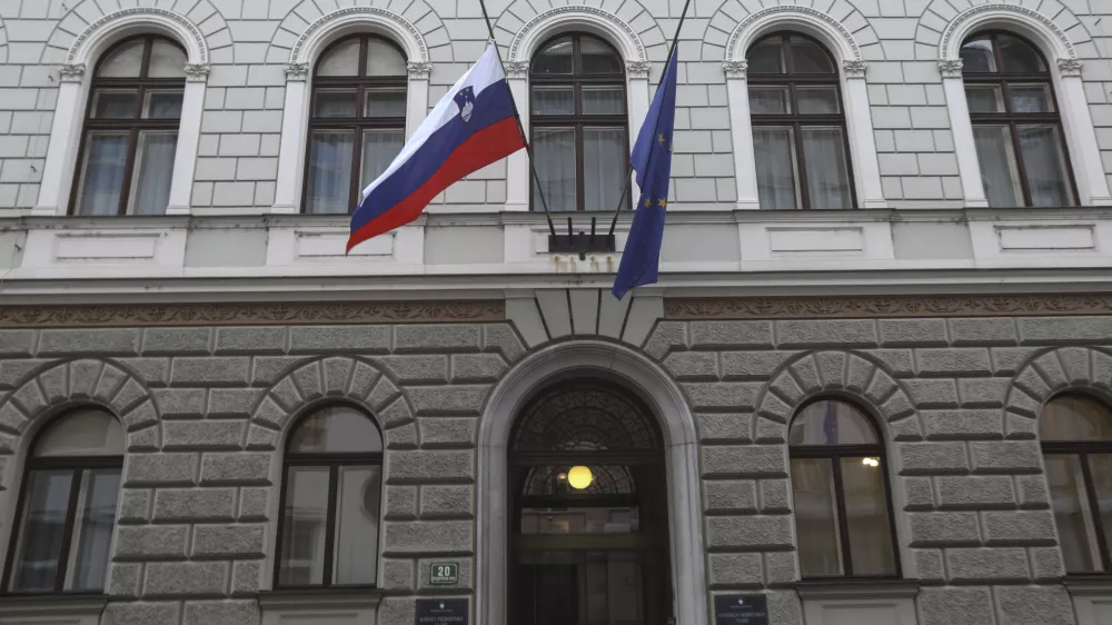 24.01.2025 - Dan žalovanja v republiki sloveniji - Rudarska nesreča v premogovniku Velenje - rudnik - zastave na pol droga - zastavaFoto: Luka Cjuha