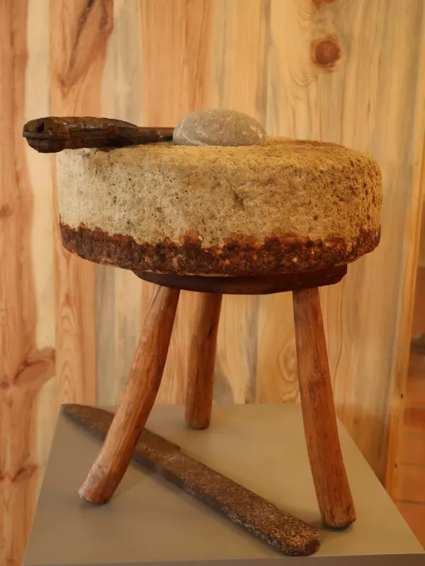 Razstava Skrivna modrost, razstava o staroverstvu v Posočju, zbirka Pavla Medveščka, dvorec Vogrsko / Foto: Nataša Bucik Ozebek