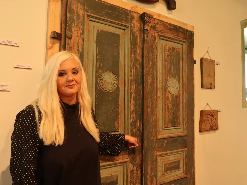 Razstava Skrivna modrost, razstava o staroverstvu v Posočju, zbirka Pavla Medveščka, dvorec Vogrsko, Daša Medvešček / Foto: Nataša Bucik Ozebek