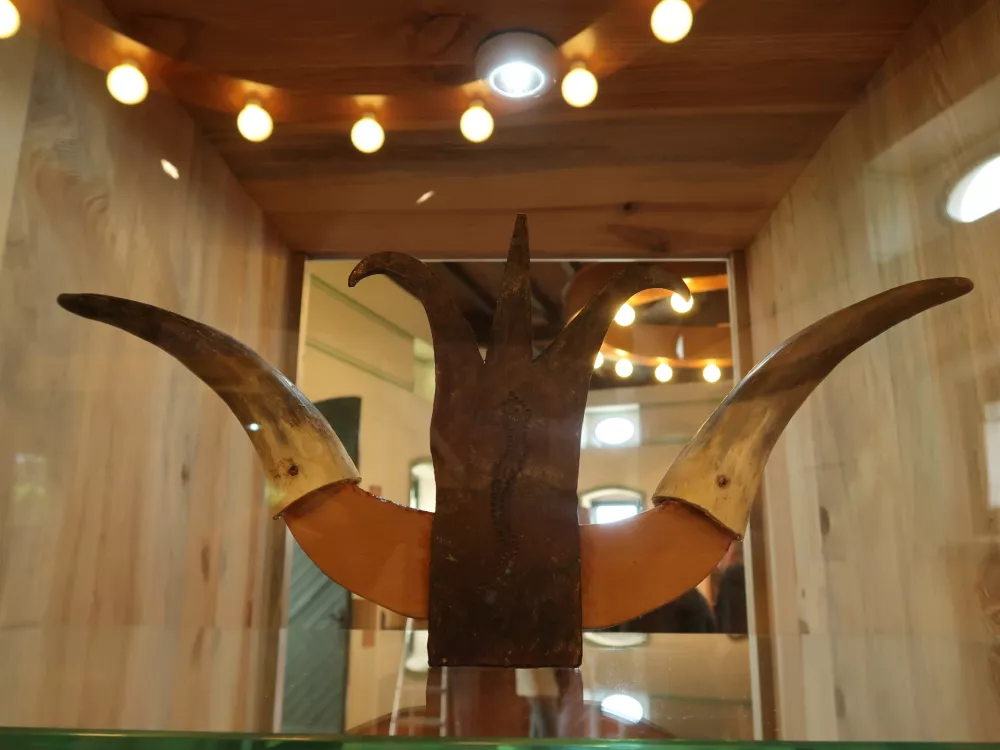 Razstava Skrivna modrost, razstava o staroverstvu v Posočju, zbirka Pavla Medveščka, dvorec Vogrsko / Foto: Nataša Bucik Ozebek