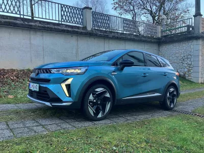 Symbioz je že na prvi pogled prepoznavni Renaultov športni terenec, ki se po velikosti in ceni uvršča med capturja in australa.