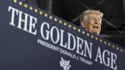 Novi ameriški predsednik je v prvih sto dneh mandata spremenil temelje ameriške demokracije, razbil Zahod in svet naredil povsem nepredvidljiv. / Foto: AP