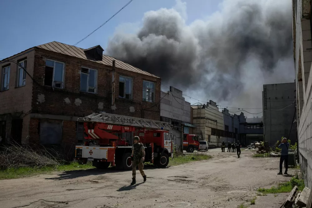 Ukrainian police officer and firefighters work at the site of a Russian drone strike, amid Russia's attack on Ukraine, in Kharkiv, Ukraine April 22, 2025. REUTERS/Marko Djurica