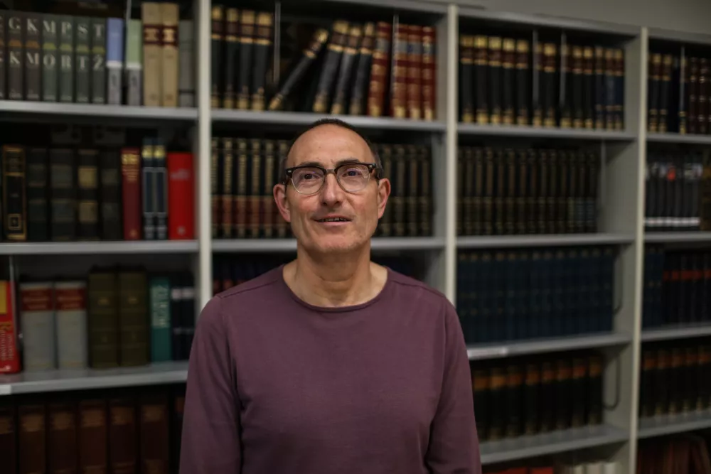 - 17.04.2025. - dr. Bojan Godeša, svetnik na Inštitutu za novejšo zgodovino, docent na Univerzi v Novi Gorici, kjer na Fakulteti za humanistiko predava predmet Zgodovina svetovnih vojn v XX. stoletju.//FOTO: Bojan Velikonja