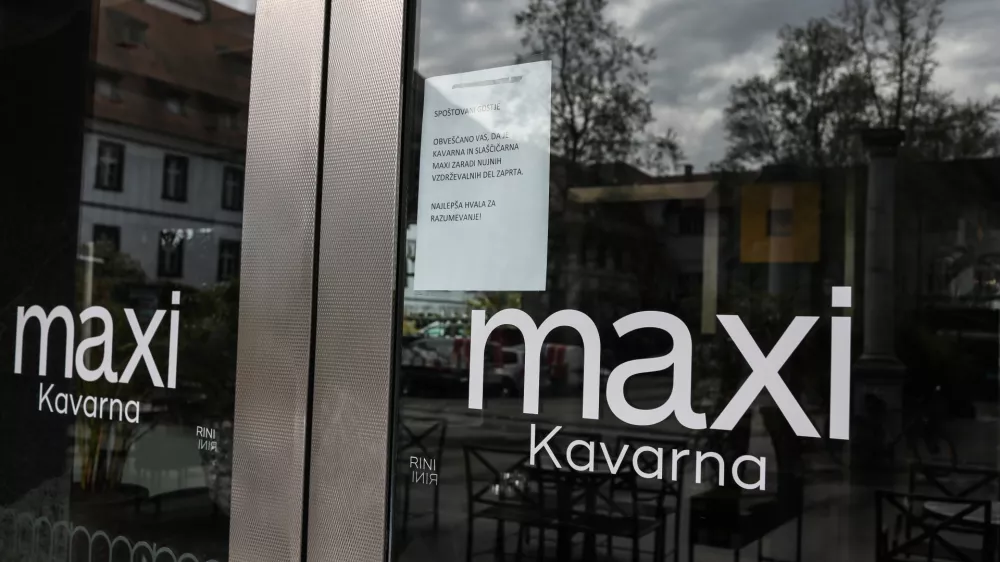- 22.04.2025. - Zaprta kavarna Maxi zaradi onesnženega vodovoda.//FOTO: Bojan Velikonja