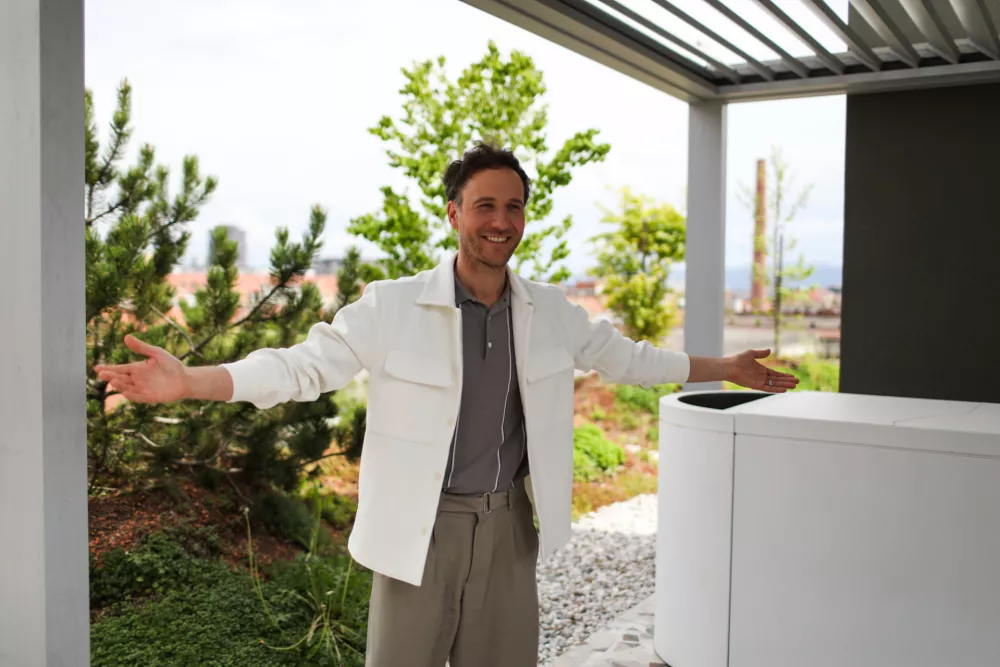  - Klemen Slakonja. - 23.04.2025. - Medijsko druženje z evrovizijskim predstavnikom Klemnom Slakonjo pred odhodom v Švico. Foto: Bojan Velikonja