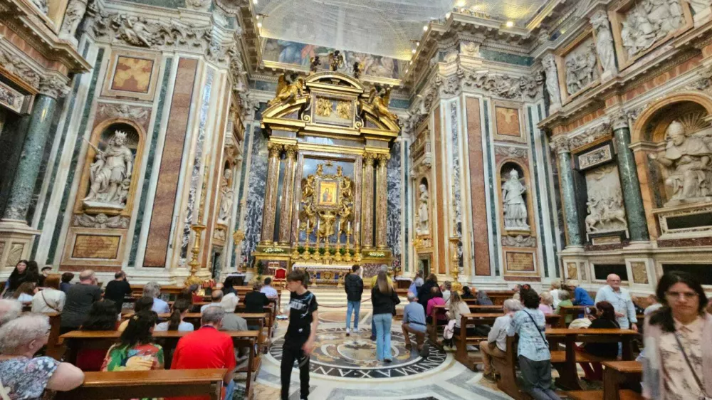 Kapela, kjer je pred Marijino ikono Salus populi romani rad molil papež Frančišek.