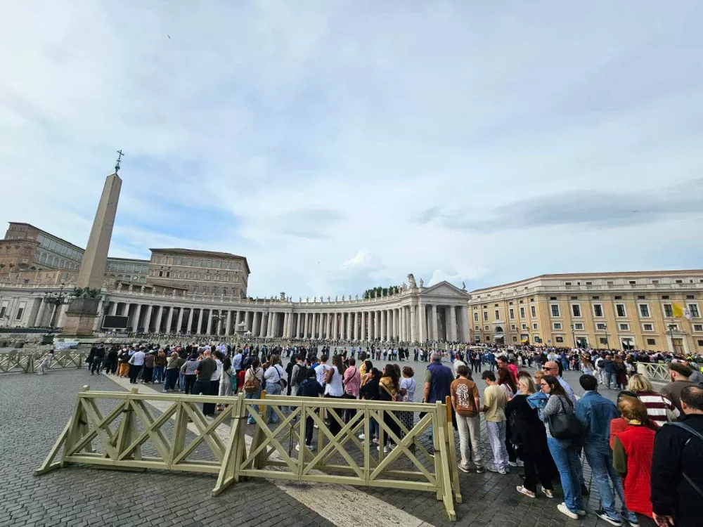 Pogled na Trg svetega Petra v Vatikanu. Foto: Veronika Rupnik Ženko