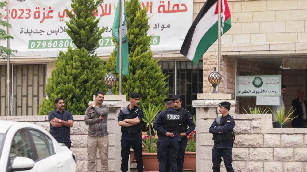 Jordanian police stand outside the Islamic Action Front office in Amman, Jordan April 23, 2025. REUTERS/Alaa Al Sukhni