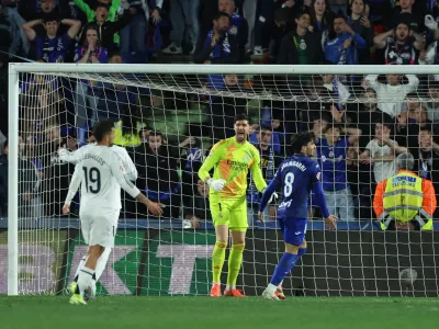 Soccer Football - LaLiga - Getafe v Real Madrid - Estadio Coliseum, Getafe, Spain - April 23, 2025 Real Madrid's Thibaut Courtois celebrates after making a save REUTERS/Isabel Infantes