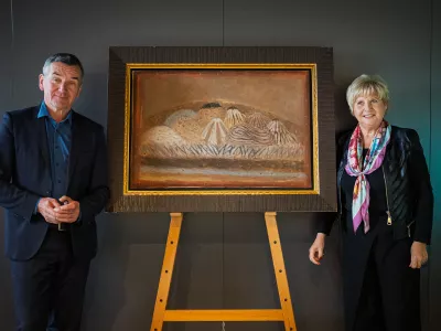 Dr. Stojan Pelko, programski vodja evropske prestolnice kulture 2025, in dr. Nelida Nemec, kustosinja razstav o Zoranu Mušiču Foto: Jernej Humar