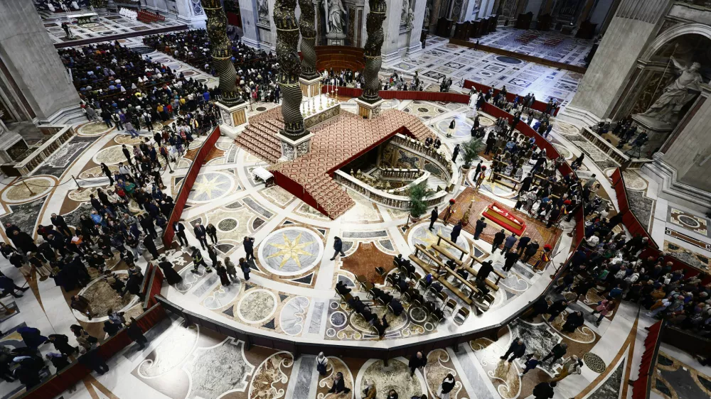 24 April 2025, Vatican, Vatican City: The body of the late Pope Francis rests in state at St. Peter's Basilica, following his death on Easter Monday at the age of 88. The Argentine pontiff, who served as the head of the Catholic Church from 2013, leaves behind a significant legacy and has made a profound impact on millions around the world. Photo: Cecilia Fabiano/LaPresse via ZUMA Press/dpa