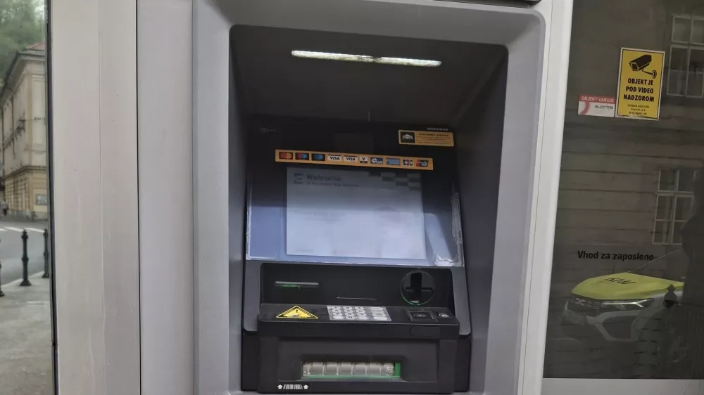 Bankomat skupine Euronet / Foto: Meta Černoga