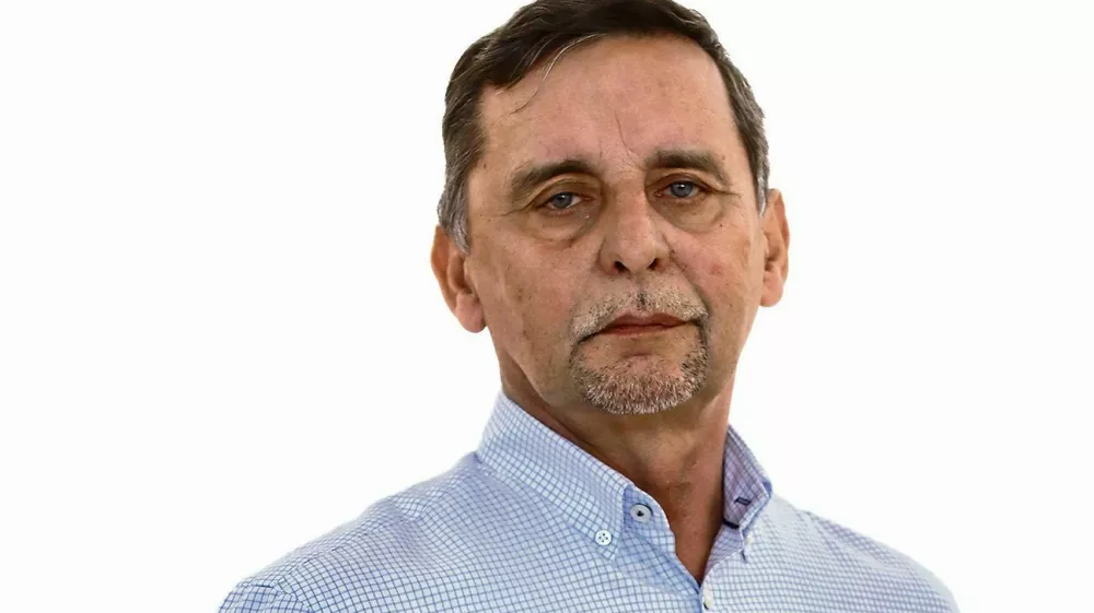 Miran Lesjak- Redakcija Dnevnik 2024 - portreti za komentarje in kolumne - kolumnisti - komentatorji – novinarji - portret //FOTO: Luka Cjuha