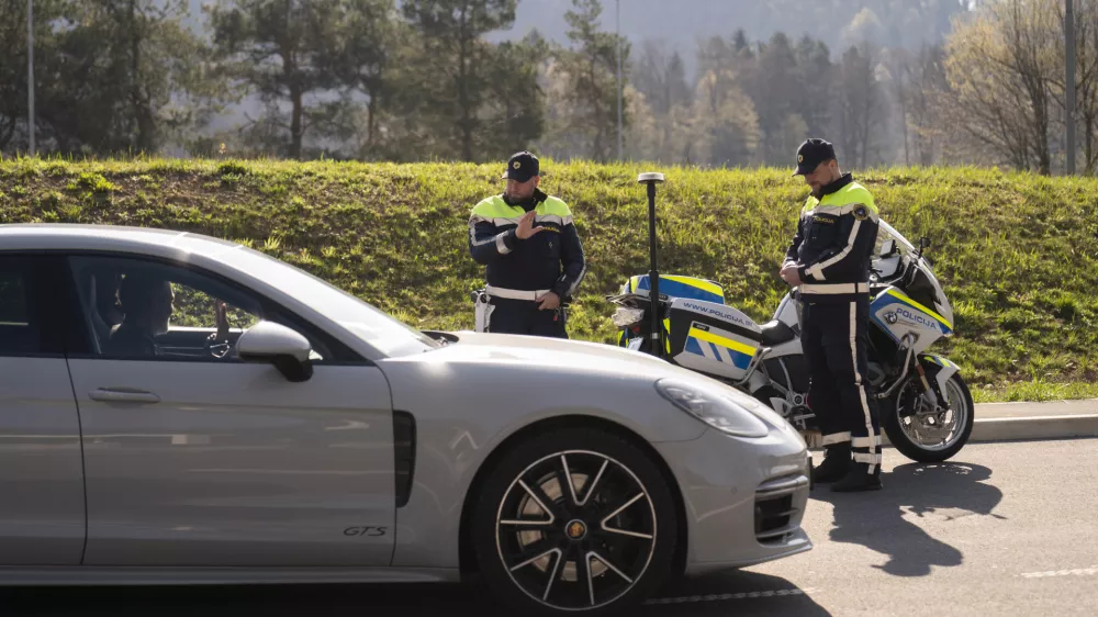 prometni nadzorpolicija - simbolična fotografijaprometna policijavarnost v prometupolicija na motorjihmotoristična policijaprehitri voznikiavtocestna policija08.04.2025 Policijski nadzor, počivališče PovodjeFOTO: Nik Erik Neubauer