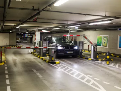 ﻿- 12.01.2021 - Parkirna hiša PH Kongresni trg – garažna hiša je opremljena z avtomatskimi vhodno-izhodnim sistemi, avtomatskimi blagajnami in video nadzornim sistemom - //FOTO: Bojan Velikonja