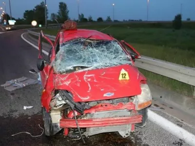 Hrva&scaron;ki voznik je na zagreb&scaron;ki avtocesti trčil v avto z dvema Slovencema. To je ostalo od njega. 