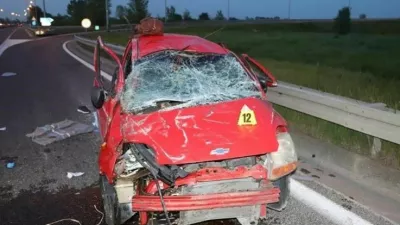 Hrvaški voznik je na zagrebški avtocesti trčil v avto z dvema Slovencema. To je ostalo od njega. 