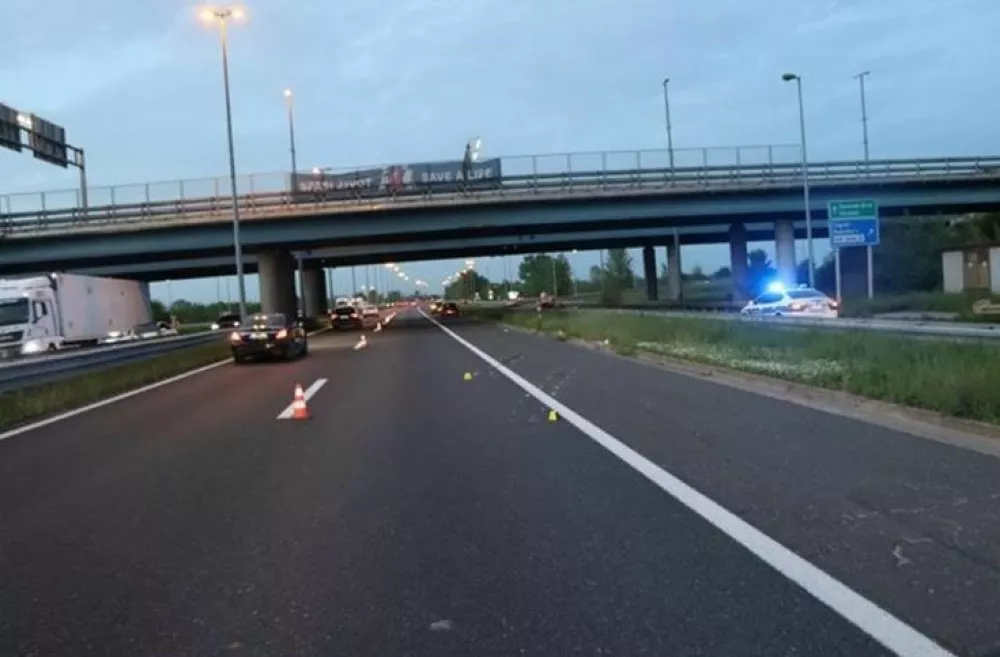 Hrvaški voznik je na zagrebški avtocesti trčil v avto z dvema Slovencema. To je ostalo od njega. 