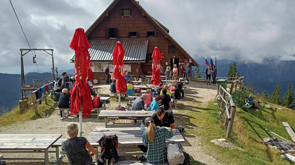 Planinska koča na Golici