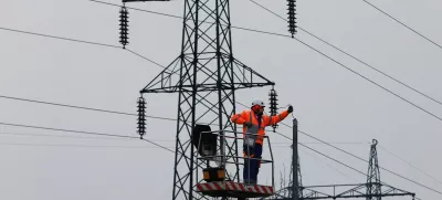 Maribor - Radvanje - Gospodarstvo - Energetika - Elektrika - Električna energija - dodatki - izplačilo dodatka - električni števec - porabe električne energije - nočni tok - dnevni - položnice za elektriko - dvig cen - cene - Ilustracija - Tematika - energetika - električna energija - elektrika - proizvodnja elektrike - daljnovodi - daljnovod - objekti - omrežnina - izračun omrežnine - položnice za elektriko - položnica - Objekti - Proizvodnja - Avtor: Andrej Petelinšek