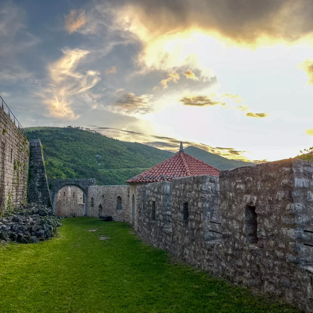 Zvočna skulptura Neslišno – slišno, med netopirji bo do konca leta dostopna v času odprtja gradu, to pa je le ob sobotah in nedeljah. Foto: osebni arhiv skladatelja
