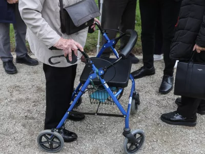 - upokojenci, opora, starostniki- 17.04.2025 - odkritje spominske table, posvečene humanitarki Aniti Ogulin (1952-2024), ki ga pripravljata Zveza Anita Ogulin in ZPM v sodelovanju z Društvom Zeleni prstan//FOTO: Jaka Gasar