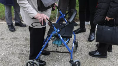 - upokojenci, opora, starostniki- 17.04.2025 - odkritje spominske table, posvečene humanitarki Aniti Ogulin (1952-2024), ki ga pripravljata Zveza Anita Ogulin in ZPM v sodelovanju z Društvom Zeleni prstan//FOTO: Jaka Gasar