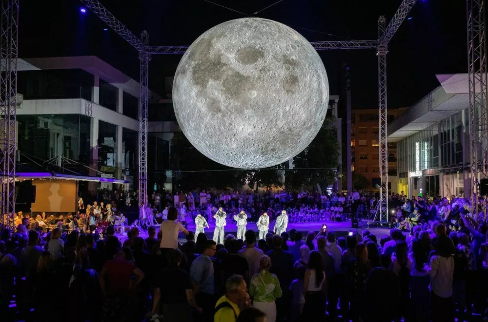 Otvoritev bo potekala 1. maja ob 8. uri s tradicionalnim Pohodom prijateljstva, letos v raz&scaron;irjeni izvedbi, z udeležbo delegacij iz Celovca, Chemnitza in drugih partnerskih mest (Foto: Arhiv BridA)