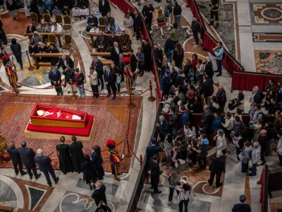 FILED - 24 April 2025, Vatican, Vatican City: The body of the late Pope Francis rests in state at St. Peter's Basilica, following his death on Easter Monday at the age of 88. The Argentine pontiff, who served as the head of the Catholic Church from 2013, leaves behind a significant legacy and has made a profound impact on millions around the world. Photo: Michael Kappeler/dpa
