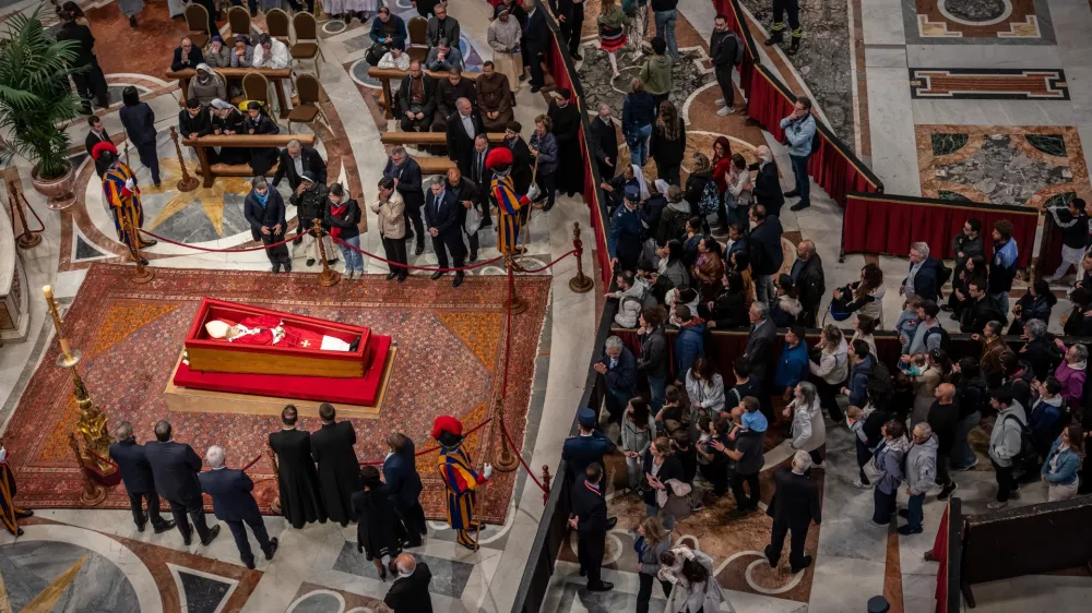 FILED - 24 April 2025, Vatican, Vatican City: The body of the late Pope Francis rests in state at St. Peter's Basilica, following his death on Easter Monday at the age of 88. The Argentine pontiff, who served as the head of the Catholic Church from 2013, leaves behind a significant legacy and has made a profound impact on millions around the world. Photo: Michael Kappeler/dpa