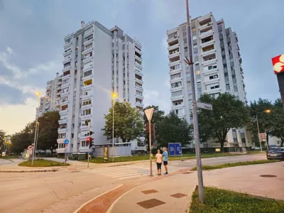 Nekatere stanovalce Planine vznemirjajo visoki stroški ogrevanja. Foto: Facebook