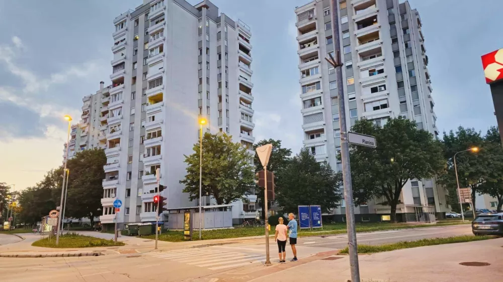 Nekatere stanovalce Planine vznemirjajo visoki stroški ogrevanja. Foto: Facebook