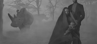 Na razstavi Nicka Brandta v Galeriji CD tudi delo Alice Stanley in Najin, nastalo leta 2020 v Keniji. F Nick Brandt