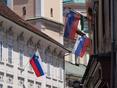 ﻿﻿- 25.06.2015 - Dan državnosti - državni praznik - Slovensko zastavo izobeša vse manj ljudi - slovenska zastava .//FOTO: Maja Marko