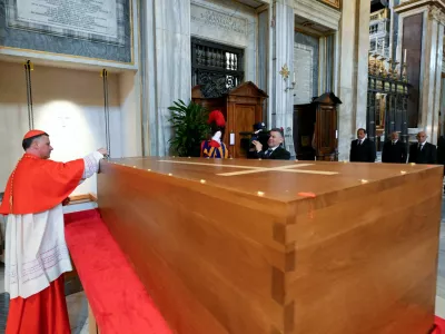 A member of the clergy participates in the burial rite for Pope Francis, at the Vatican, April 26, 2025. Vatican Media/­Francesco Sforza/Handout via REUTERS  ATTENTION EDITORS - THIS IMAGE WAS PROVIDED BY A THIRD PARTY.