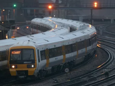 ﻿Trains travel to and from Victoria station in central London March 19, 2010. Britain's rail signal workers have voted to strike in a row over jobs and changes to working practices, their union said on Friday, raising the threat of a first national rail strike in 16 years. Any action would disrupt hundreds of thousands of passengers and be a headache for Prime Minister Gordon Brown, who already faces a walkout by British Airways staff with an election only weeks away. REUTERS/Andrew Winning (BRITAIN - Tags: EMPLOYMENT BUSINESS POLITICS TRANSPORT) - RTR2BU19