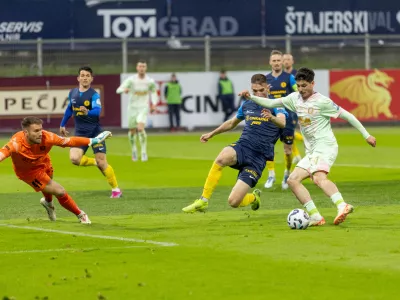 nogomet Celje - Olimpija, Silva (levo), Doffo 