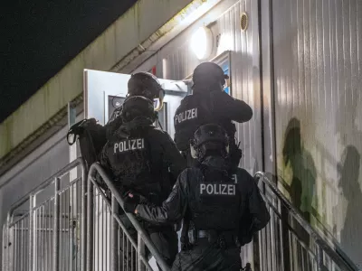 02 January 2025, Hamburg: Police officers break into a refugee shelter in the Neuenfelde district of Hamburg, where a brawl broke out there. According to current information, three people were injured. Photo: René Schröder/NEWS5/dpa