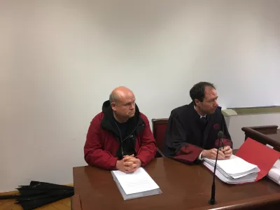 Gregor Janez Vrhovnik (levo) se je izrekel za nedolžnega. Ob njem je zagovornik Miha Kač. Foto: Domen Mal, Žurnal24