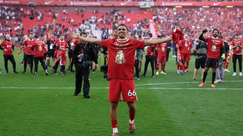 Soccer Football - Premier League - Liverpool v Tottenham Hotspur - Anfield, Liverpool, Britain - April 27, 2025 Liverpool's Trent Alexander-Arnold celebrates after winning the Premier League REUTERS/Phil Noble EDITORIAL USE ONLY. NO USE WITH UNAUTHORIZED AUDIO, VIDEO, DATA, FIXTURE LISTS, CLUB/LEAGUE LOGOS OR 'LIVE' SERVICES. ONLINE IN-MATCH USE LIMITED TO 120 IMAGES, NO VIDEO EMULATION. NO USE IN BETTING, GAMES OR SINGLE CLUB/LEAGUE/PLAYER PUBLICATIONS. PLEASE CONTACT YOUR ACCOUNT REPRESENTATIVE FOR FURTHER DETAILS..